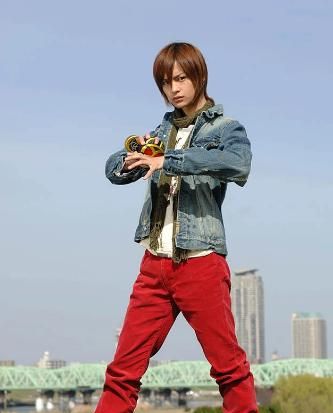 首先要说的就是假面骑士kiva中红渡了,这个的话是在最终话的最后一刻