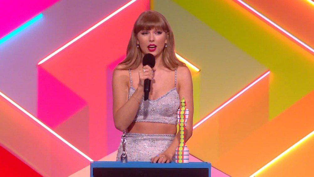 啪姐dua lipa献唱《physica》《pretty please》《hallucinate