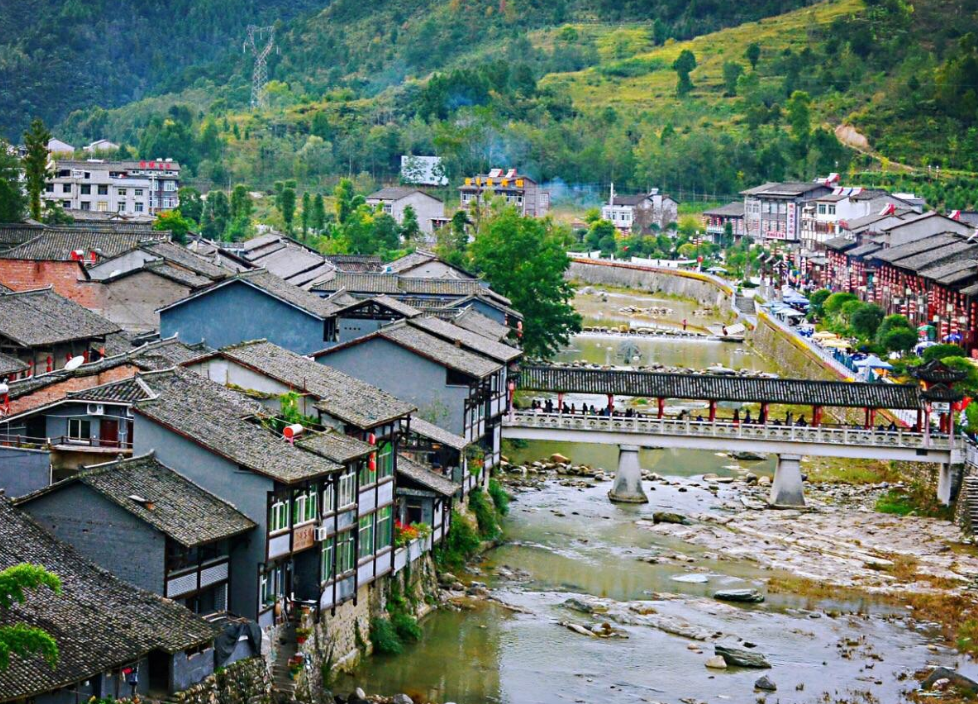 陕西冷门的"水墨古镇",景色媲美凤凰古城,号称西北"风雷镇"