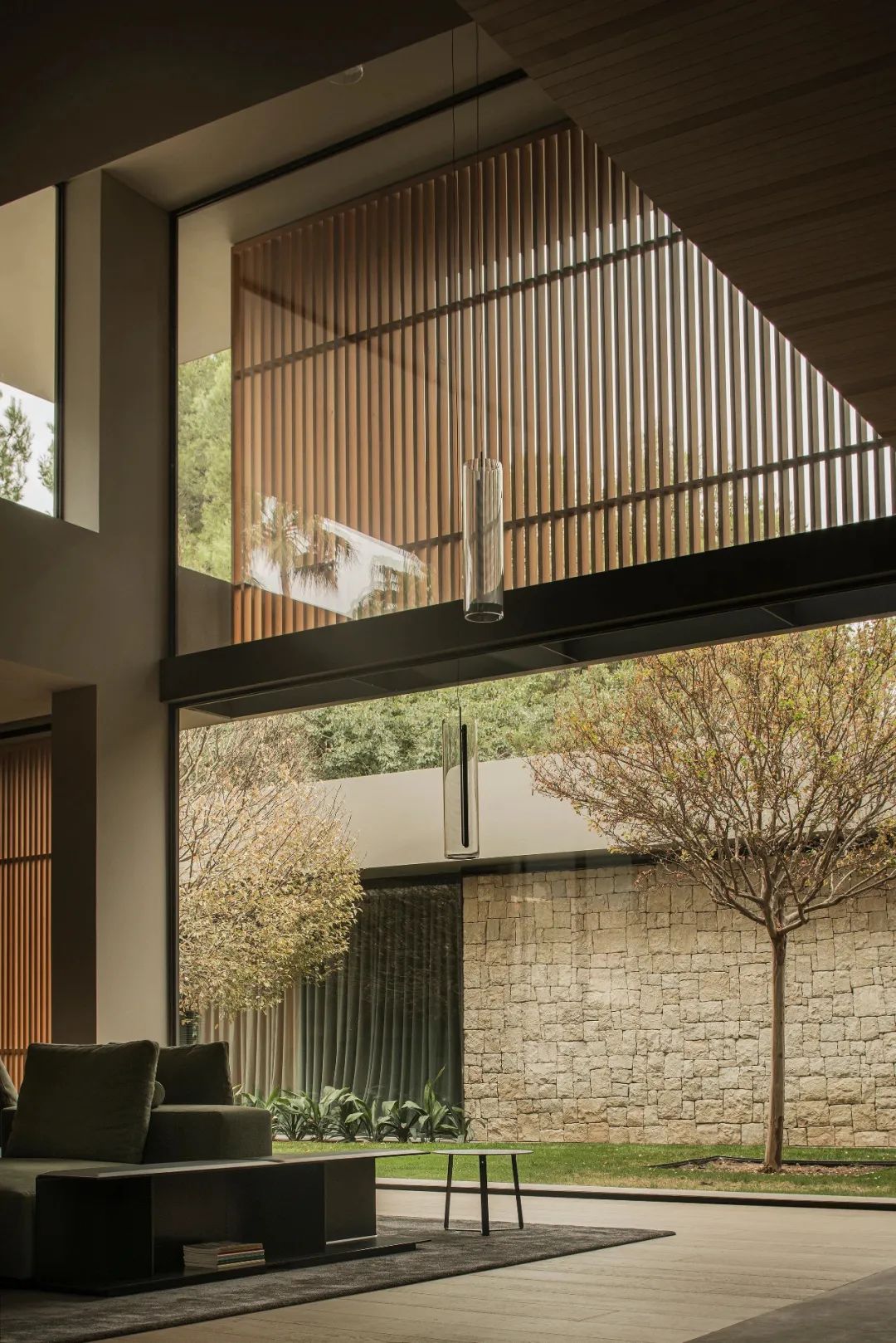 极简豪宅长啥样51岁极简大师演绎经典原木风