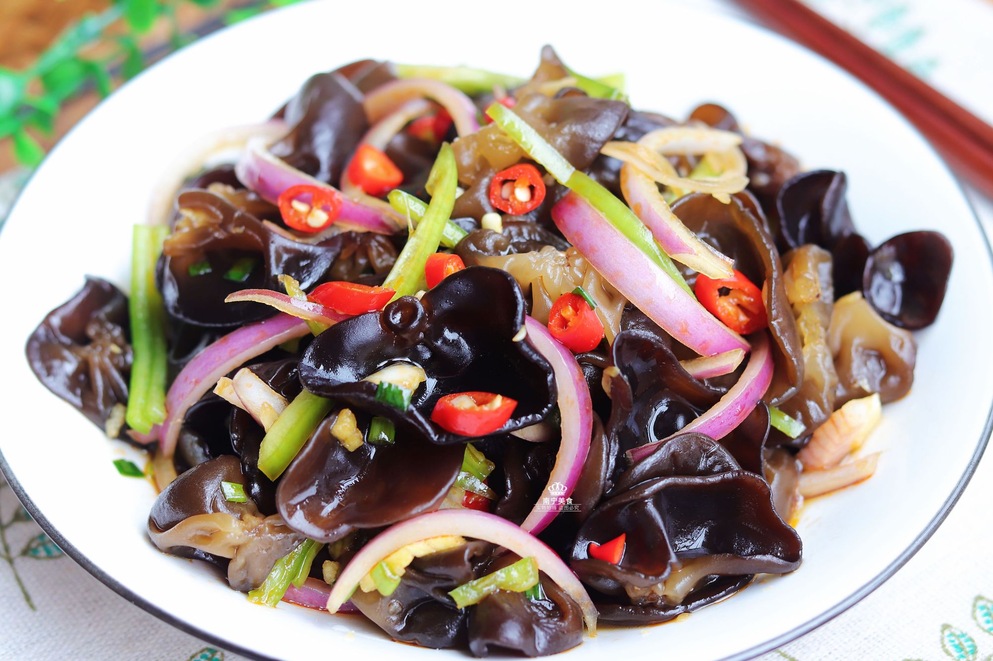 凉拌木耳第一步先焯水大错特错教你正确做法鲜嫩爽口开胃