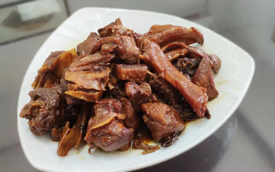爱吃鸭肉的朋友要注意啦,教你营养美味的酱爆鸭肉,家里人特喜欢
