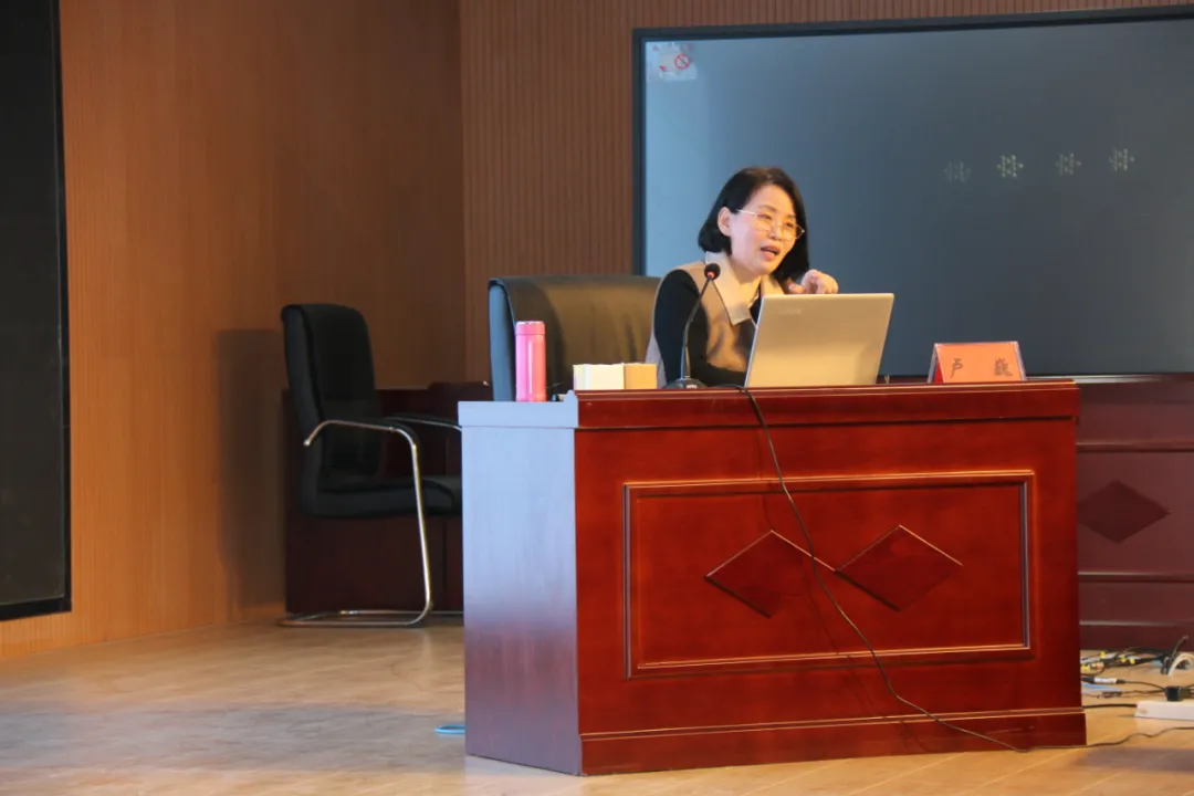 会秘书长,山东省有突出贡献的中青年专家卢巍老师点评了韩晓梅老师