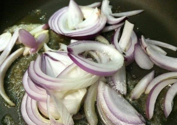 生吃洋葱能预防感冒洋葱的4个好处可能很多人并不知道