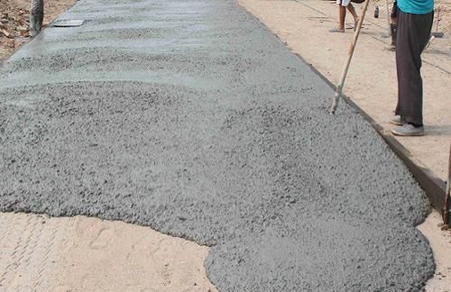 震动棒打混凝土怎么打才没有气泡?如何才能完成楼层的混凝土浇筑|混凝