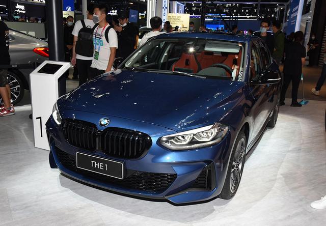 同样17万落地是选舒适家用的天籁还是豪华精致的宝马1系