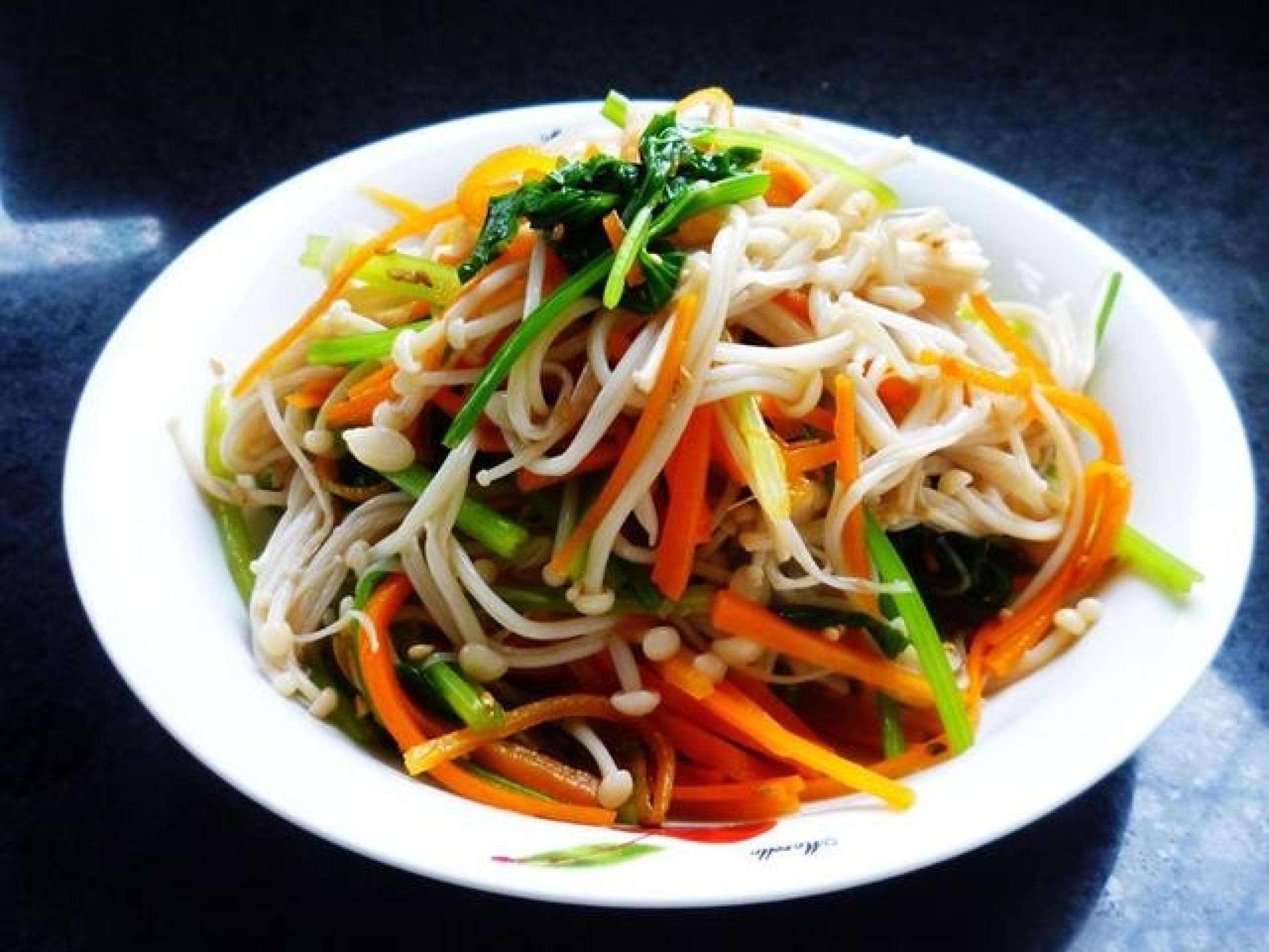 原来凉拌金针菇这样做更好吃,爽口美味能解馋,厨房小白也能学会