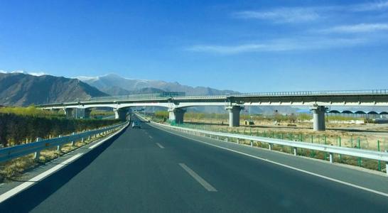 拉日高速公路建设全面提速贯通后拉萨至日喀则车程缩短至3小时内