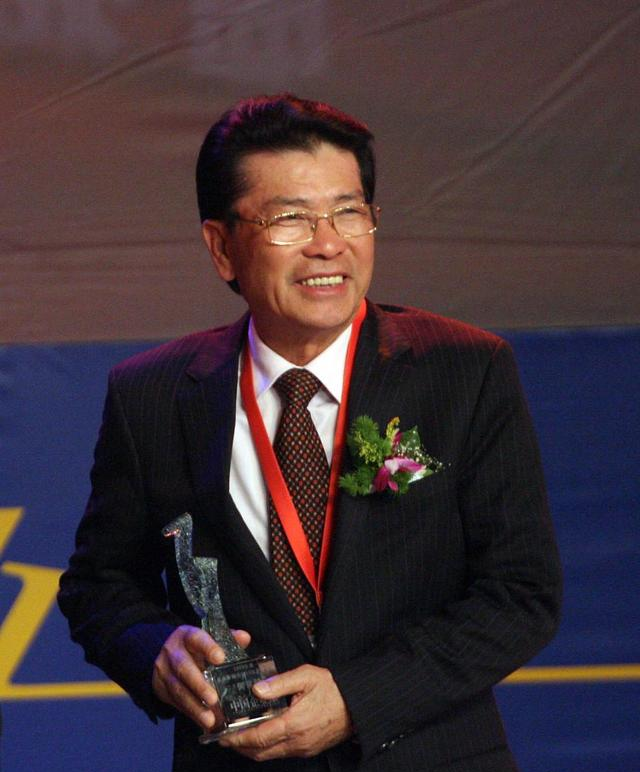 广东首富家族4口人都是老总1820亿家产却无人继承