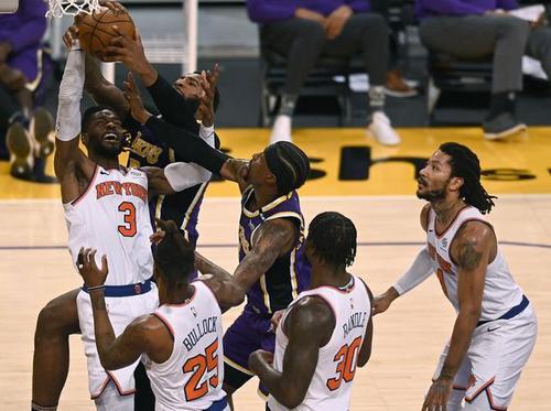 湖人vs尼克斯裁判报告出炉！本场比赛共有2次漏判，没有错判！休闲区蓝鸢梦想 - Www.slyday.coM