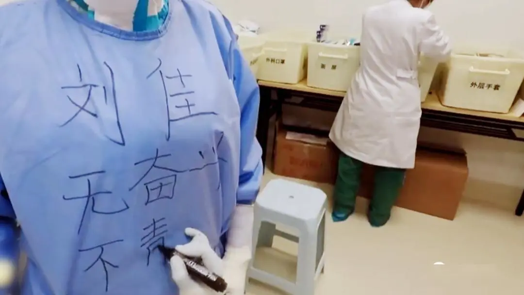 从被解放军救出,到成为军队文职人员——“长大后我就成了你”休闲区蓝鸢梦想 - Www.slyday.coM 从被解放军救出,到成为军队文职人员——“长大后我就成了你”休闲区蓝鸢梦想 - Www.slyday.coM