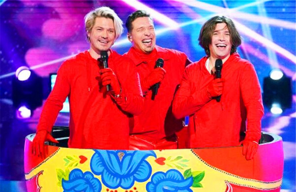 美国版 蒙面歌王 现俄罗斯套娃 汉森兄弟曾在中国遇尴尬 蒙面歌王 汉森 套娃 新浪新闻