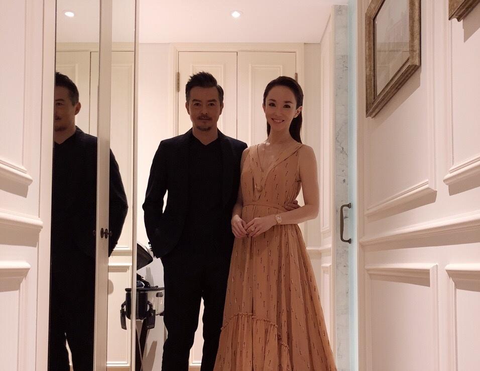 范文芳罕见与老公亮相穿连衣裙高贵优雅不愧是新加坡第一美女
