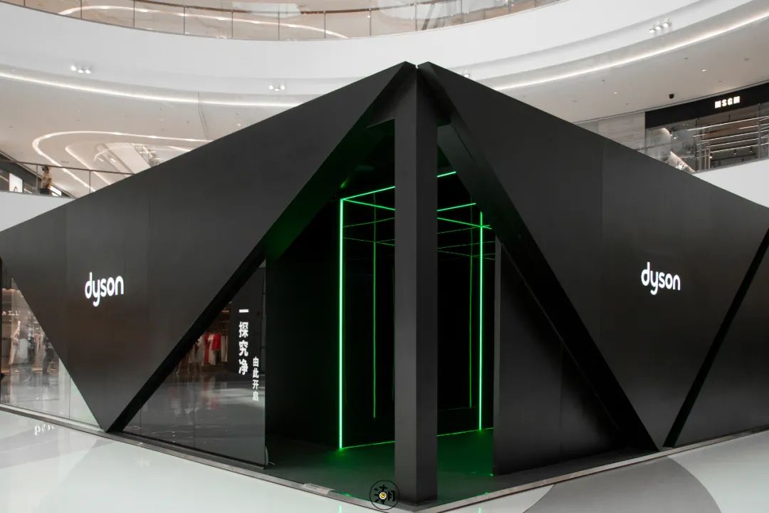 感的墙面更有一番别样天地进入"激光艺术橱窗"里面在潮人云集的正弘城