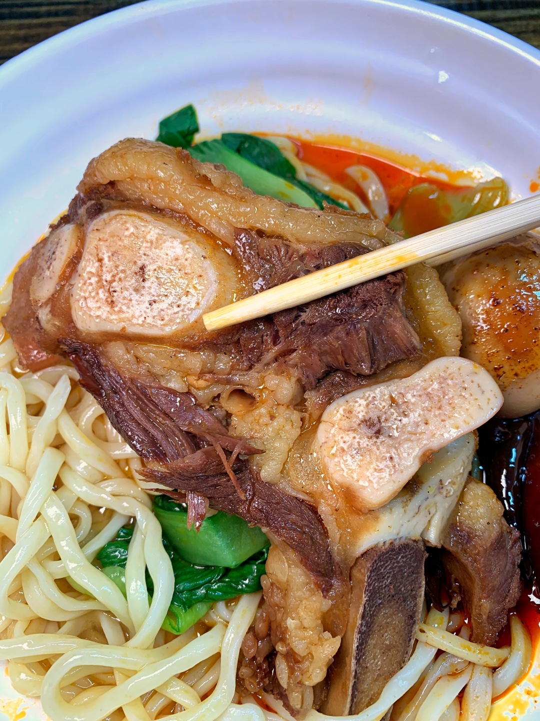 长春超霸气牛排板面1碗只要19块1天能卖100斤大牛排肉