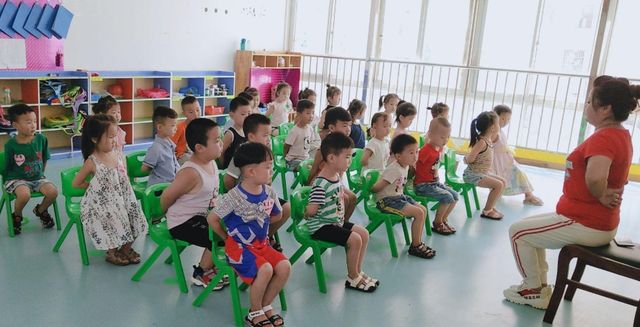 幼儿园延迟到六点放学,孩子接送不用发愁,但新问题让家长更纠结休闲区蓝鸢梦想 - Www.slyday.coM