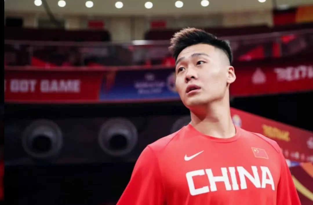 爆赵睿落选集训后谁注意他在干嘛现身机场度假神态却很憔悴