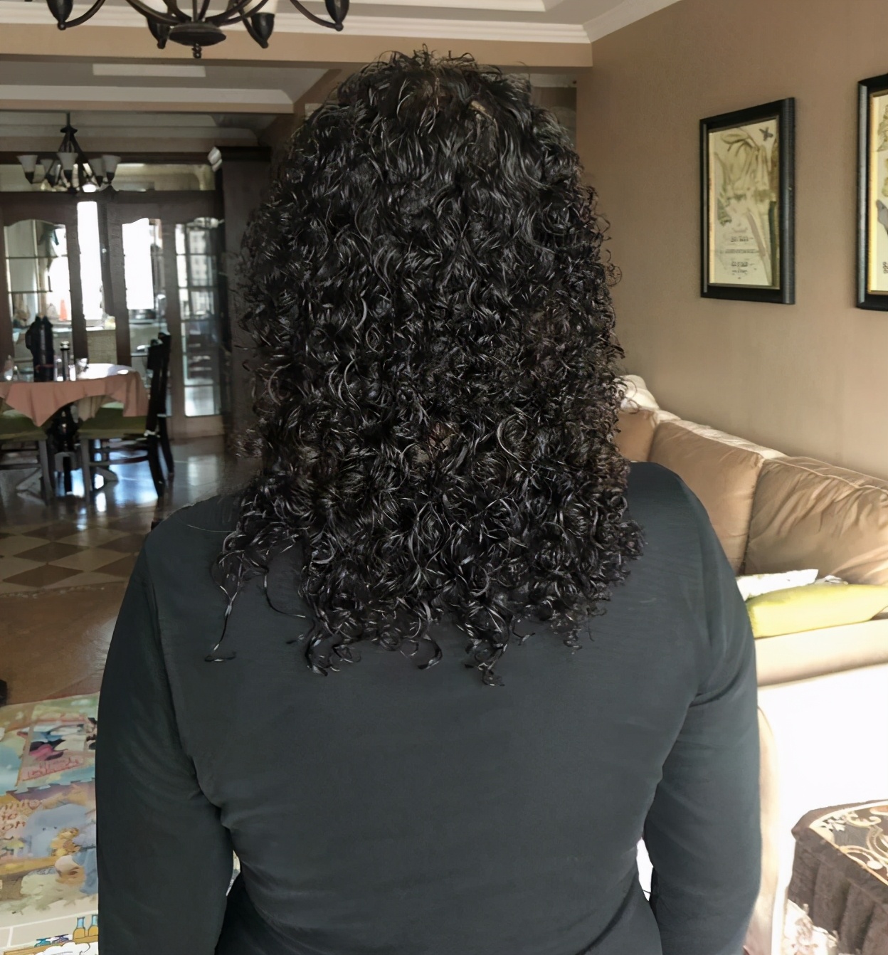 50-60岁的女人,烫发避开"老年款",按照以下流行款来烫,减龄__财经头条