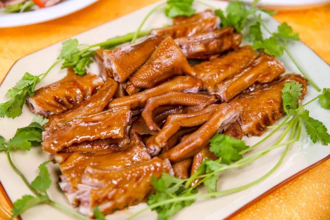 让舌尖痛快的美味教你营养好吃的卤水鹅掌孩子天天嚷着吃不够