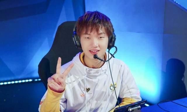 他可是联盟的最强边路选手,早期一手战边让他成为飞牛大将军,更是拿下