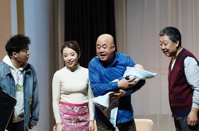 中广说唱艺术团的相声剧由方清平,李丁董建春等人领衔主演,讲述了疫情
