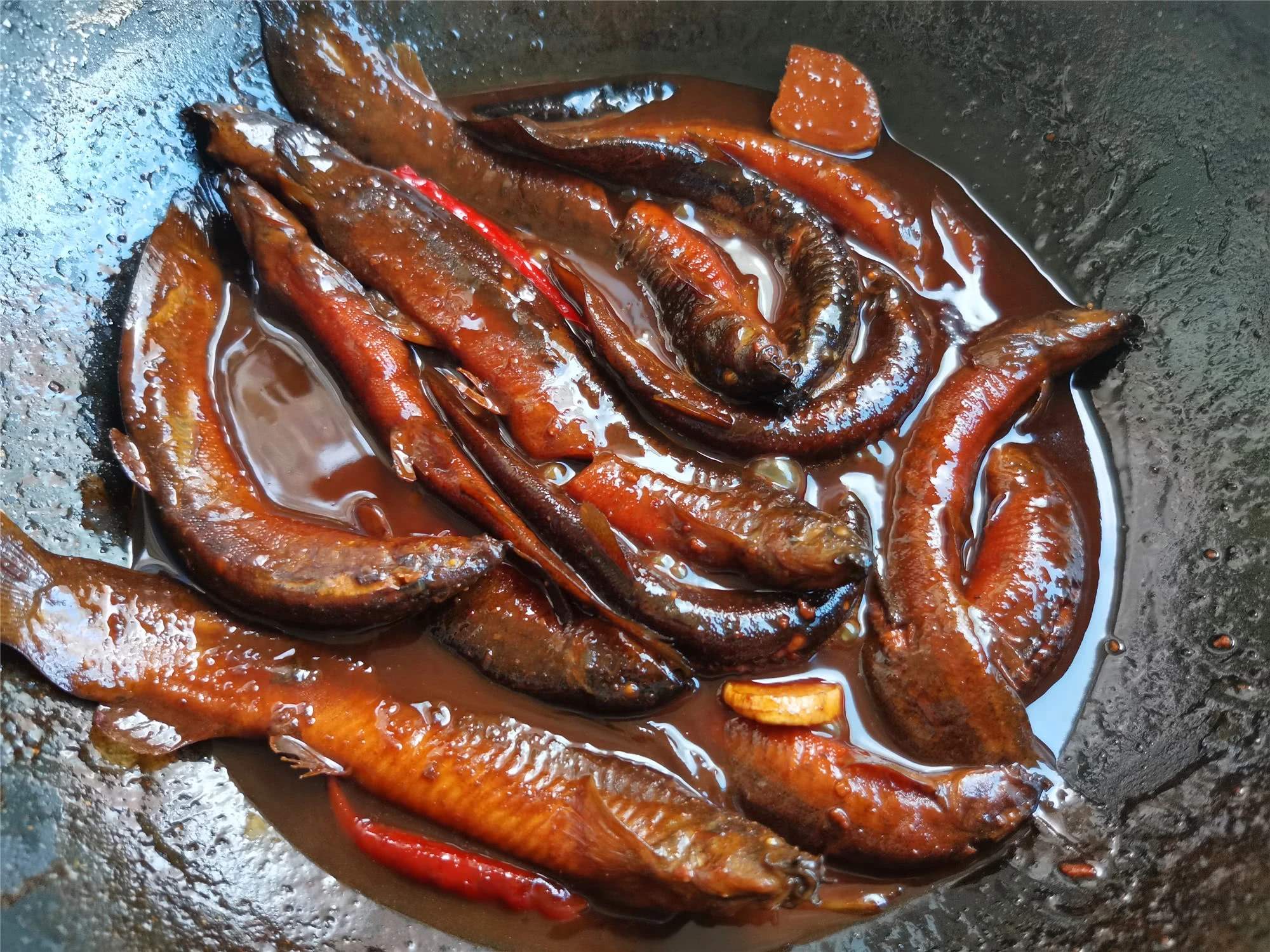 原来酱焖泥鳅这样做更好吃营养又解馋隔壁小孩都馋哭了