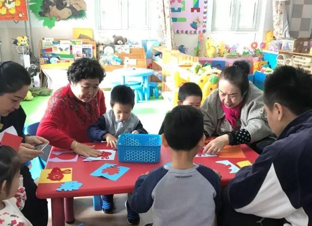 幼儿园延迟到六点放学,孩子接送不用发愁,但新问题让家长更纠结休闲区蓝鸢梦想 - Www.slyday.coM