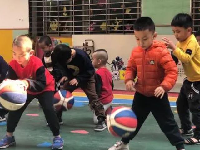 幼儿园延迟到六点放学,孩子接送不用发愁,但新问题让家长更纠结休闲区蓝鸢梦想 - Www.slyday.coM