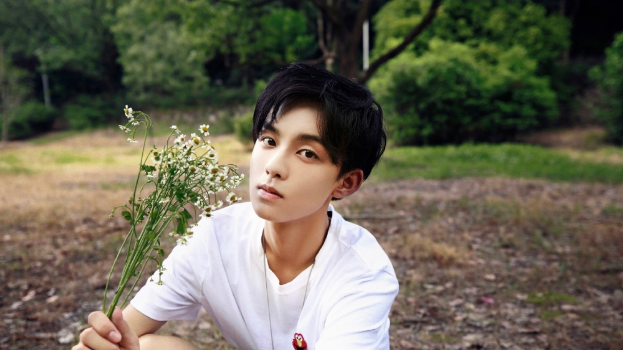 黄毅这几年选戏很有眼光,从《二十不惑》到《听雪楼》,都是顶级大制作