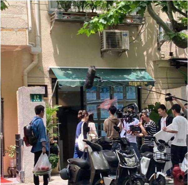 冯绍峰离婚后,现身上海街头,状态自然休闲区蓝鸢梦想 - Www.slyday.coM 冯绍峰离婚后,现身上海街头,状态自然休闲区蓝鸢梦想 - Www.slyday.coM