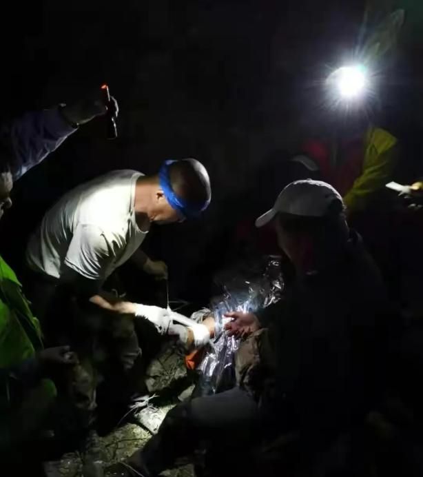 救援队断水 驴友却烧水泡茶,竟然还大言不惭说做人要留一手休闲区蓝鸢梦想 - Www.slyday.coM