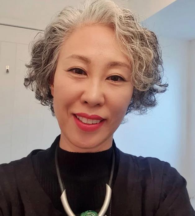 5060岁的女人烫发避开老年款按照以下流行款来烫减龄