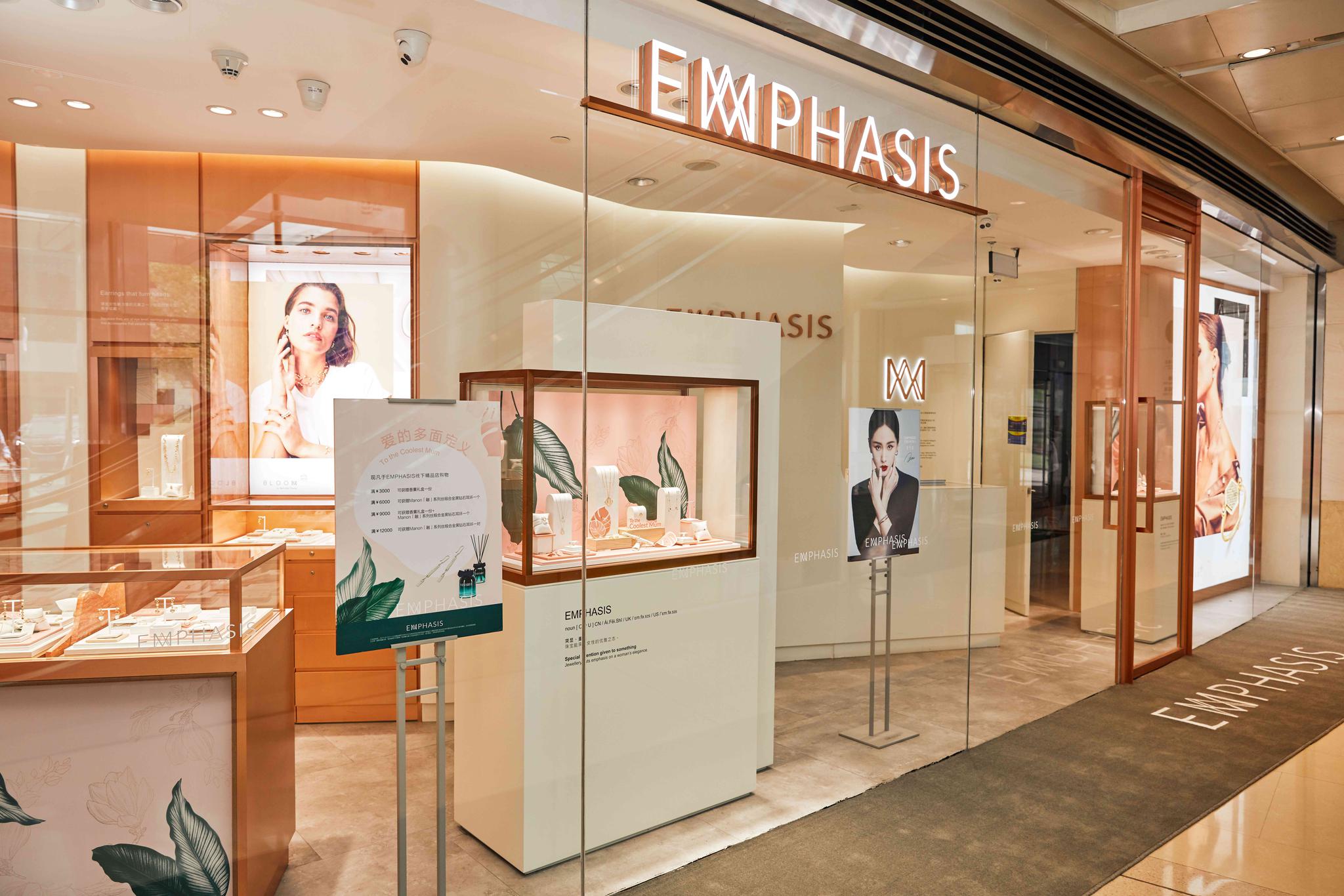 爱马仕夏季橱窗连接神话与现实香奈儿高级珠宝致敬香水百年传奇丨是日