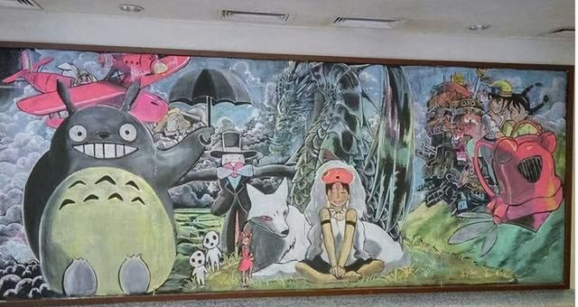 00后学生的“黑板报”走红,学生直呼大神,美术老师看后自愧不如休闲区蓝鸢梦想 - Www.slyday.coM