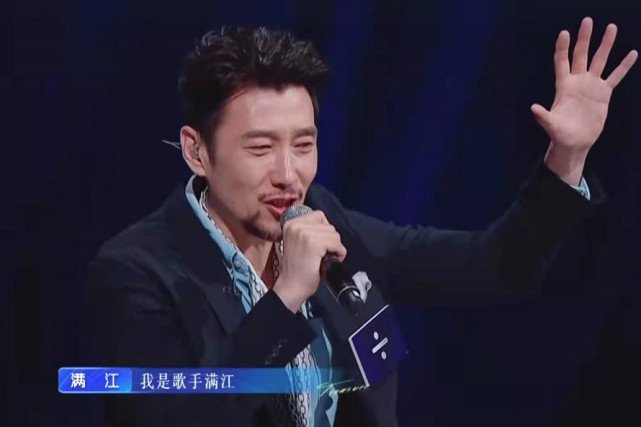 但最吸引我的还是逗号歌手和除号歌手演唱的歌曲《我怀疑你曾来过》