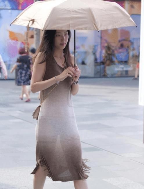 薄纱无袖连衣裙,贴身舒适,完美的身材