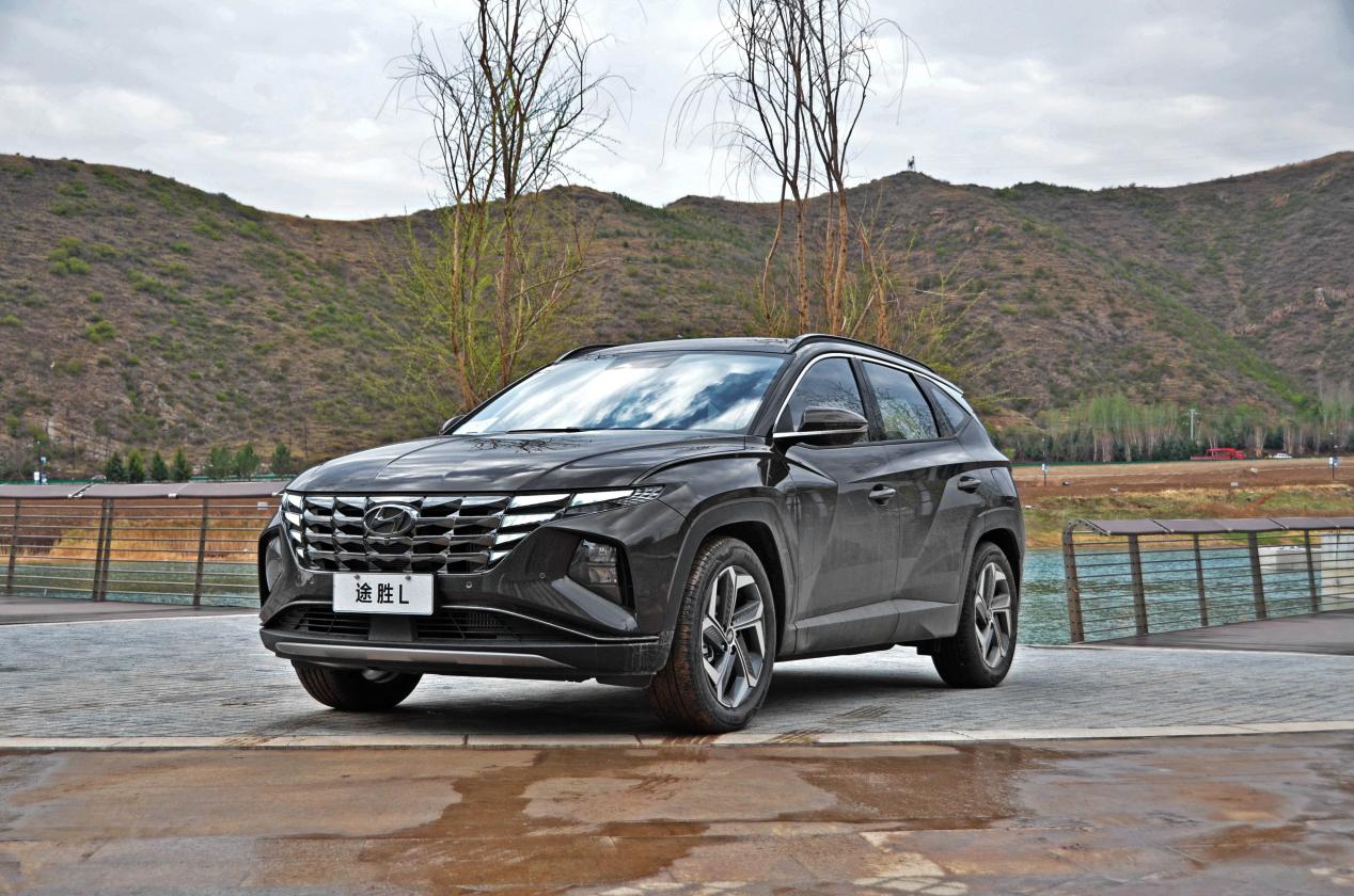 百公里油耗仅有60l试驾第五代途胜l