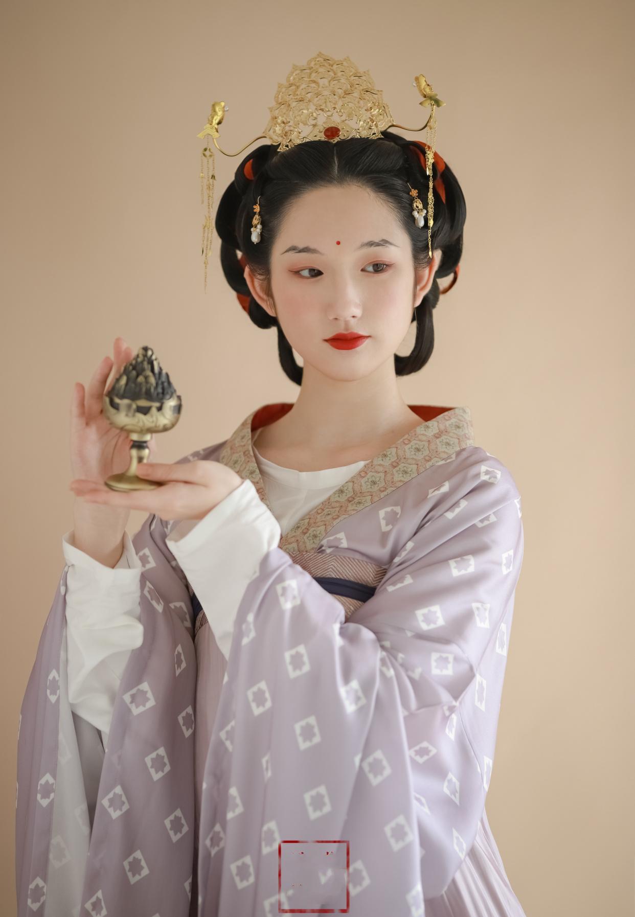 将眉毛化成小重山美妆博主玩转古代眉网友直呼古装剧需要你