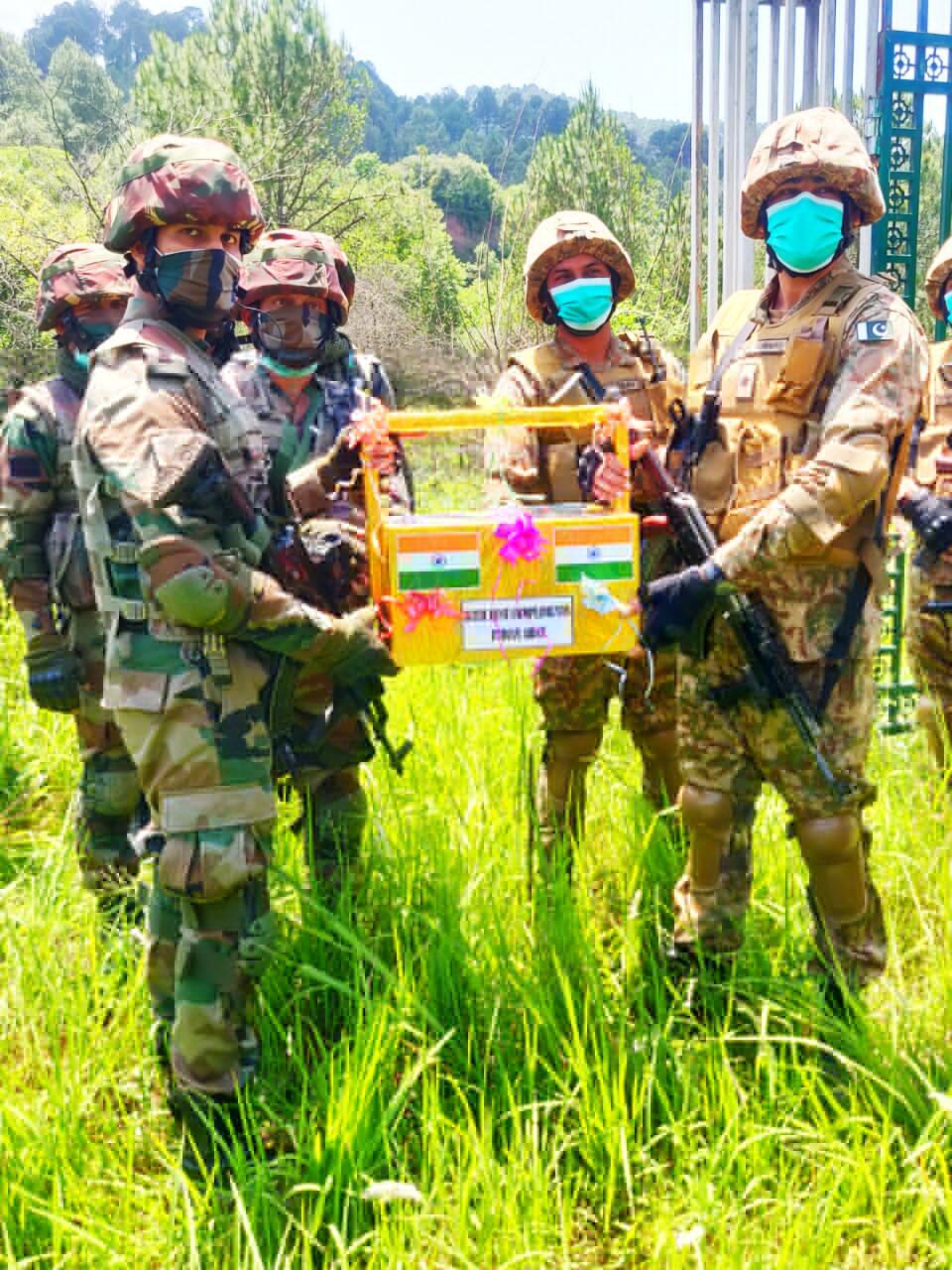 巴基斯坦军队“不愿趁人之危”，在边境主动停火，与印度交换糖果休闲区蓝鸢梦想 - Www.slyday.coM