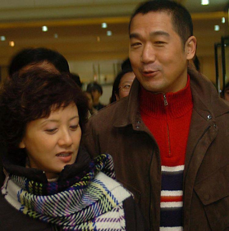 30多年一直单身,儿子成为她一生的痛处|张国立|张默|罗秀春_新浪新闻