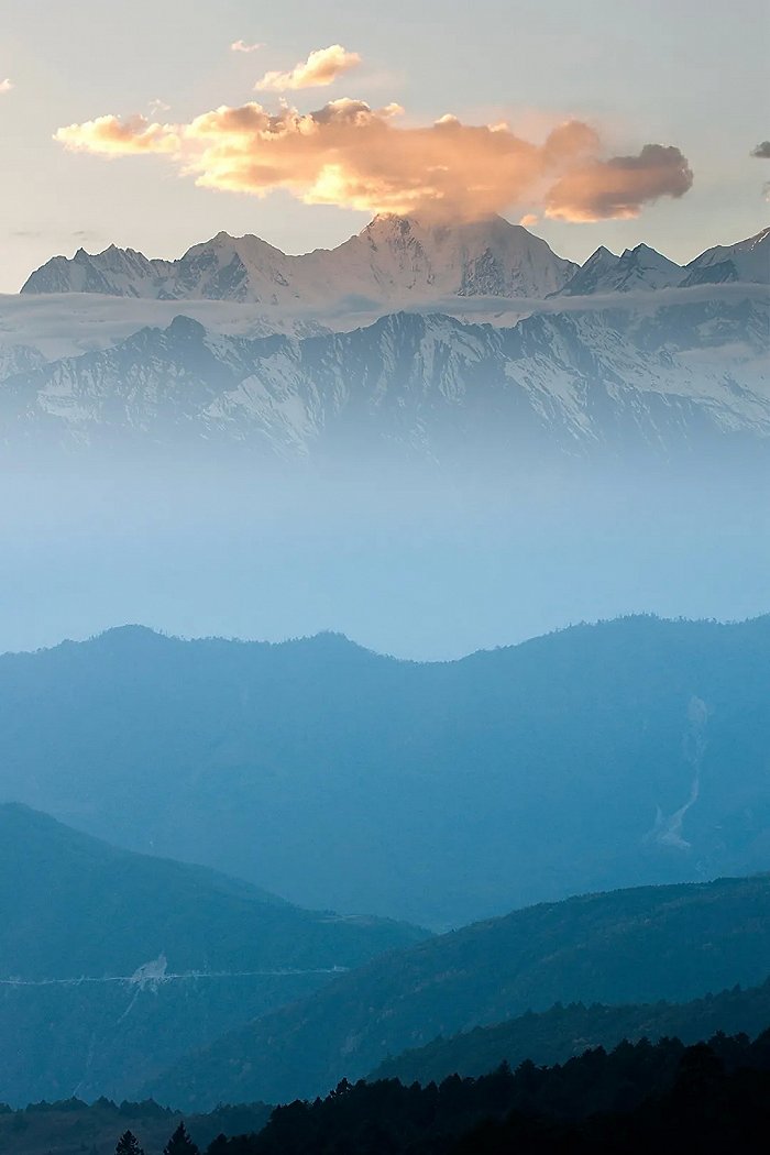 共赴绝色雅安，一睹人间河山  雅安的十大山色都打包给你