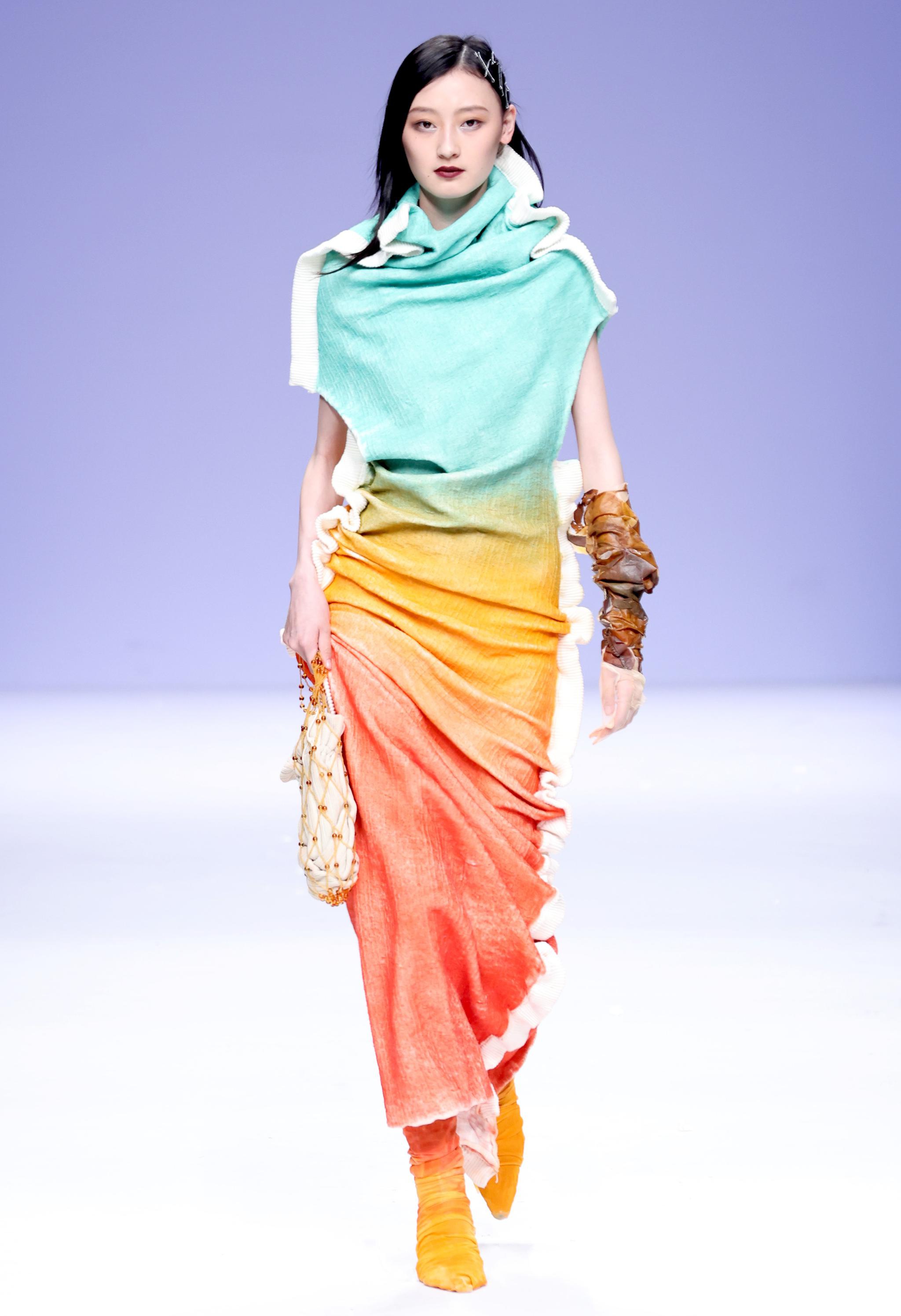 大学生时装周首场时装秀"中国美术学院设计艺术学院2021届服装设计