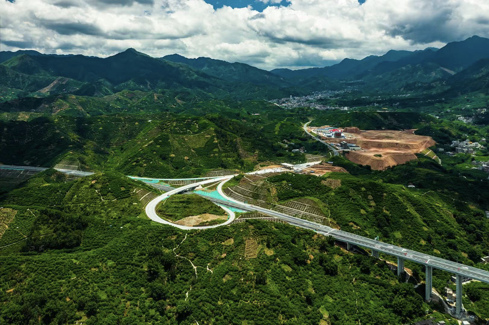 助力三华李飞出大山云茂高速主线预计6月中旬建成通车