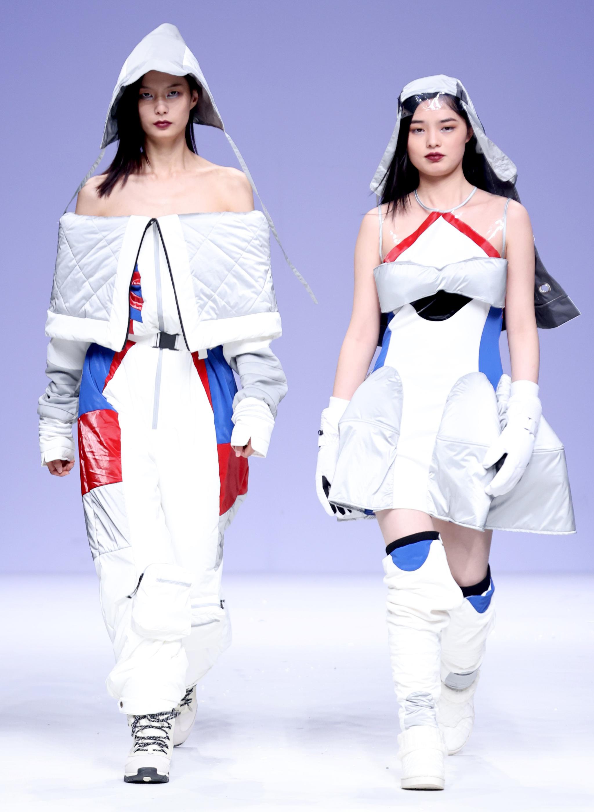 5月15日,模特在2021中国国际大学生时装周首场时装秀"中国美术学院