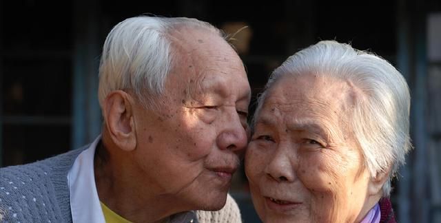 63岁阿姨含泪哭诉:退休后再婚老伴,是我这辈子做过最后悔的事休闲区蓝鸢梦想 - Www.slyday.coM 63岁阿姨含泪哭诉:退休后再婚老伴,是我这辈子做过最后悔的事休闲区蓝鸢梦想 - Www.slyday.coM