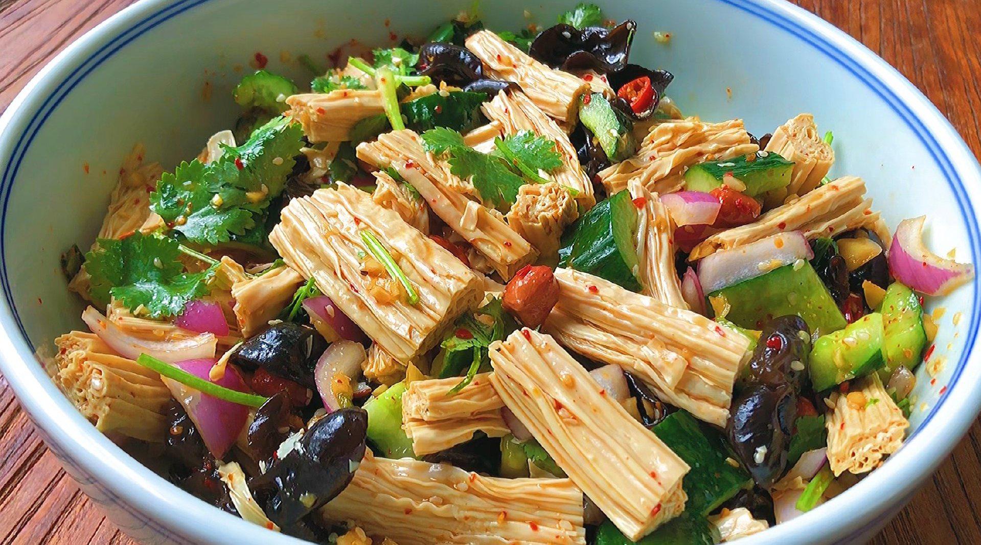 凉拌腐竹,很多人会做,但很容易疏忽一步,掌握后,腐竹入味弹牙