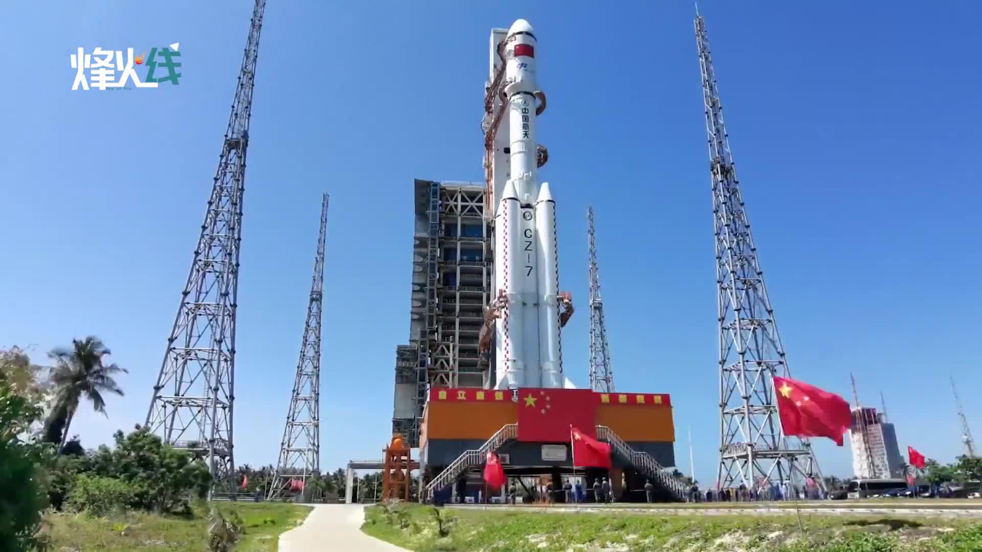 天舟二号船箭组合体运至发射区 看超燃转运现场!