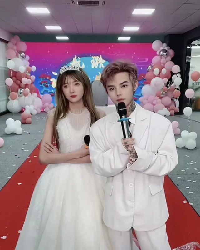 自食恶果殷世航直播间求婚套璐璐卖货数小时遭网友吐槽