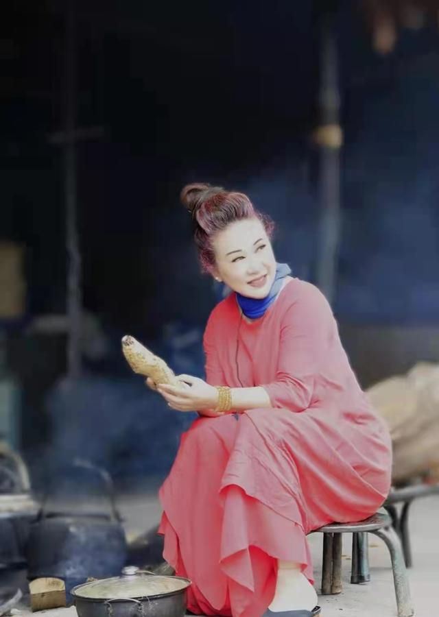 歌唱家丁朝霞摘疫情防控四川在行动征文大赛音乐类作品桂冠