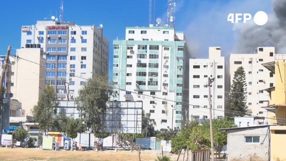 上搞行为艺术被强制带走 为您推荐: 以色列军方炸毁半岛电视台大楼 为